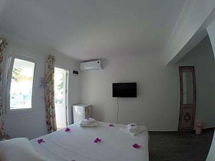 Yelken Bay Beach and Hotel