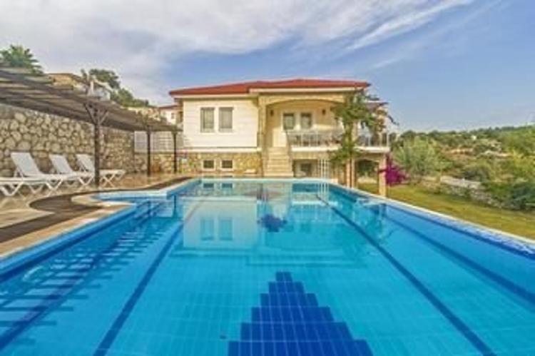 Villa Fatos