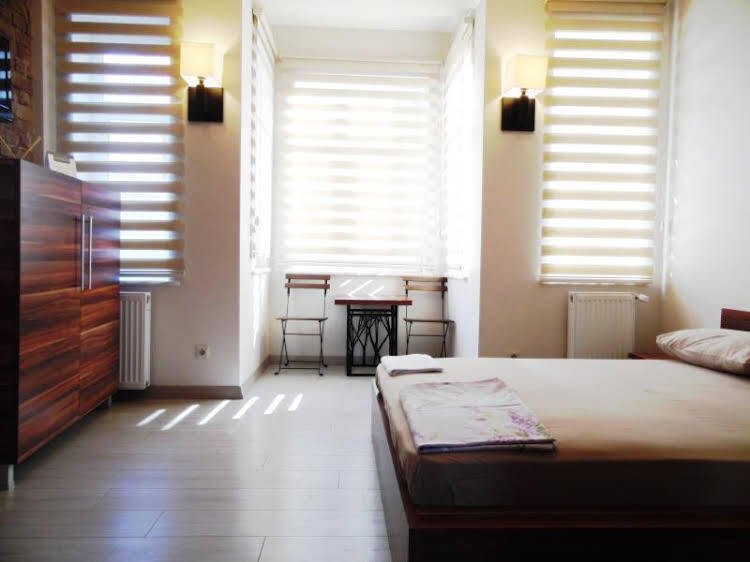 Leon Suites