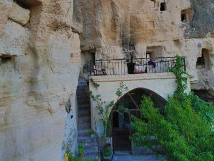 Emilys Cave House