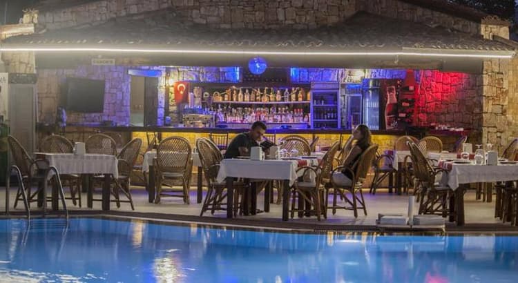 Moonshine Hotel and Suites