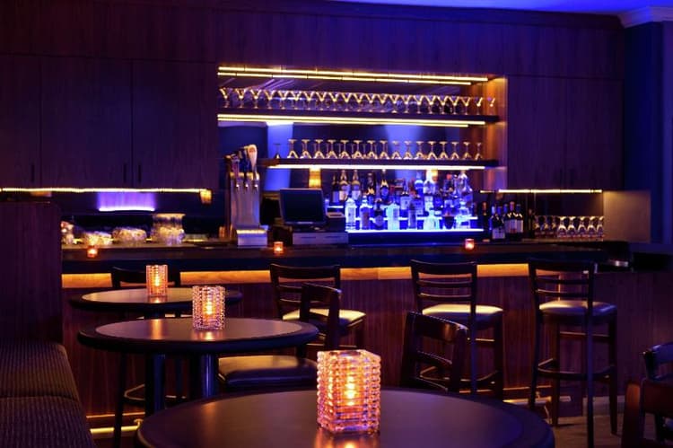 DoubleTree Suites by Hilton Hotel Boston-Cambridge