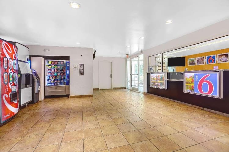 Motel 6 Raleigh North