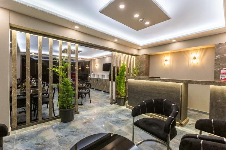 Ria Suites Hotel