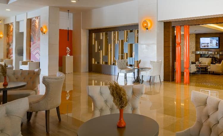 Side Aluna Hotel