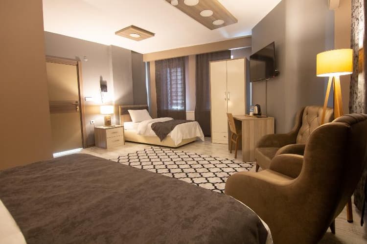 Staron Hotel