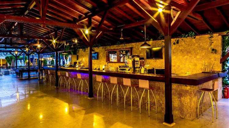 Julian Club Hotel