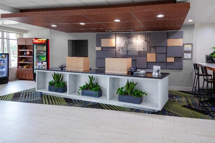 Holiday Inn Express Myrtle Beach-Broadway@The Bch