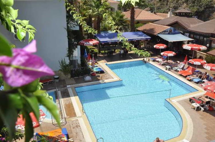 Montebello Deluxe Hotel