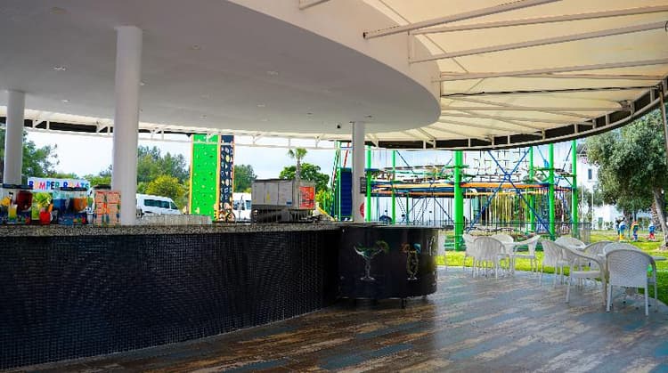 Club Aqua Plaza