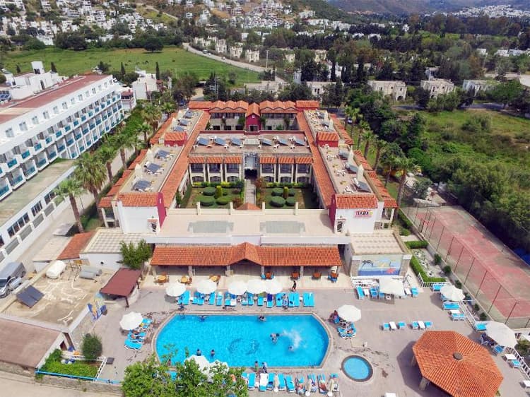 Tiana Beach Resort