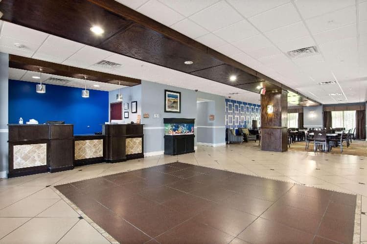 Portland Inn & Suites