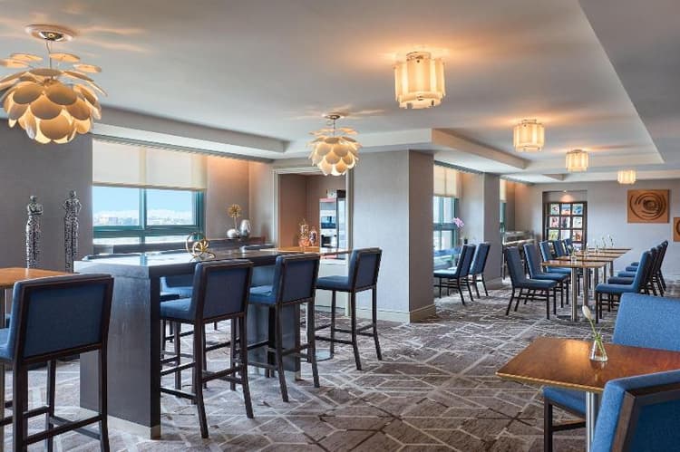 Renaissance Los Angeles Airport Hotel