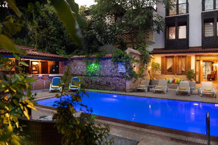 Castle Old Town Hotel