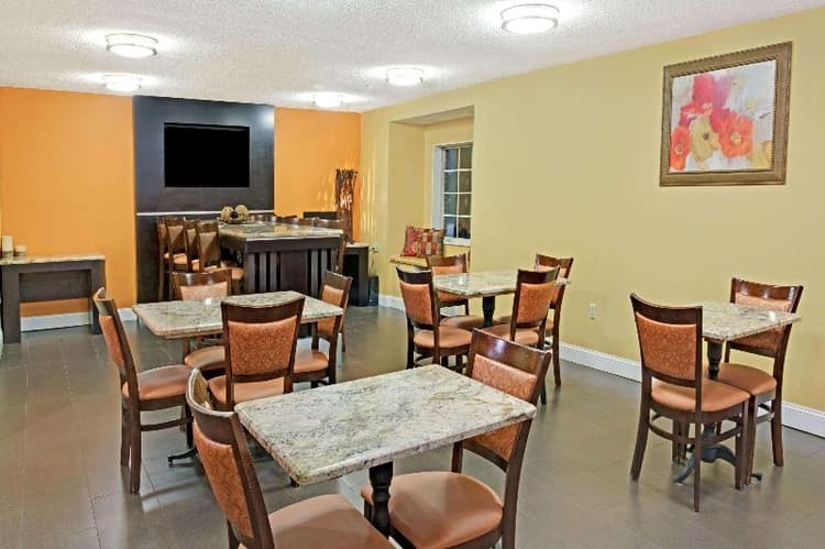 Microtel Inn & Suites By Wyndham Charlotte/Univer