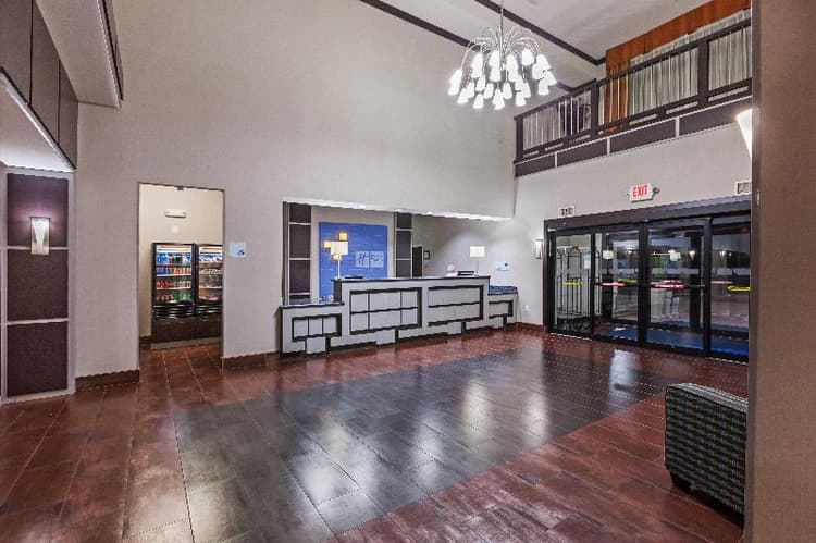 Holiday Inn Express & Suites Cleveland