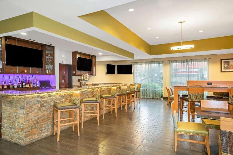 La Quinta Inn & Suites Willowbrook