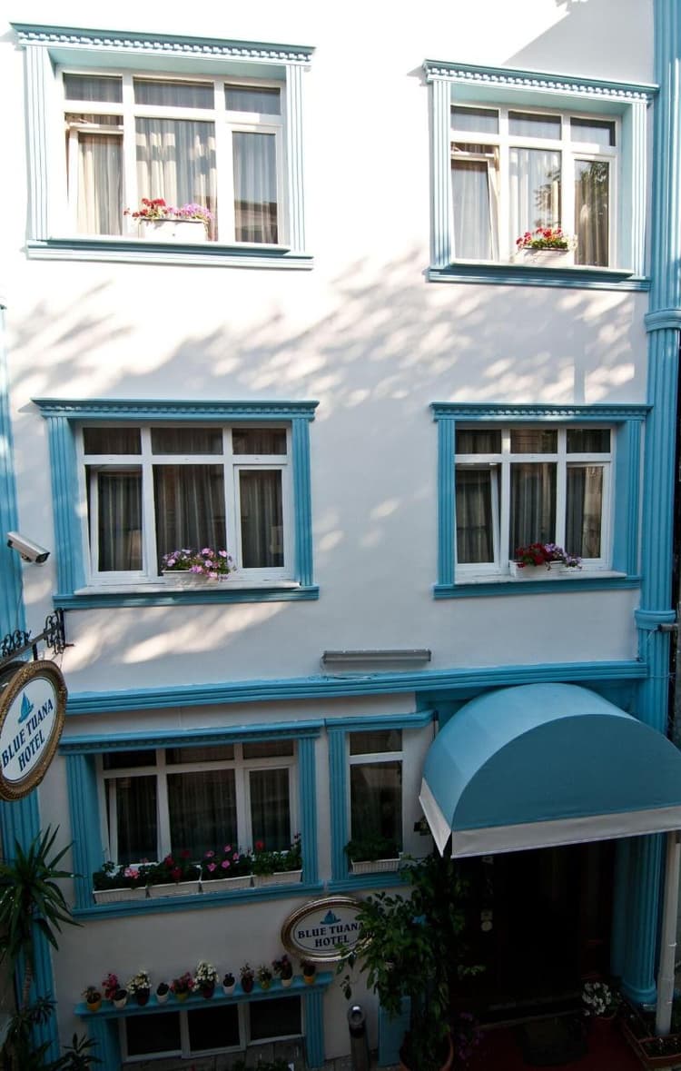 Blue Tuana Hotel