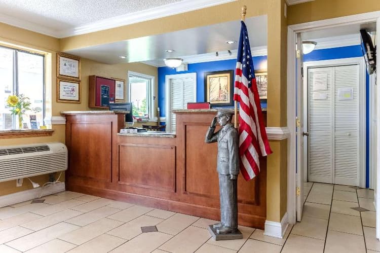 Rodeway Inn & Suites Jacksonville Near Camp Lejeun