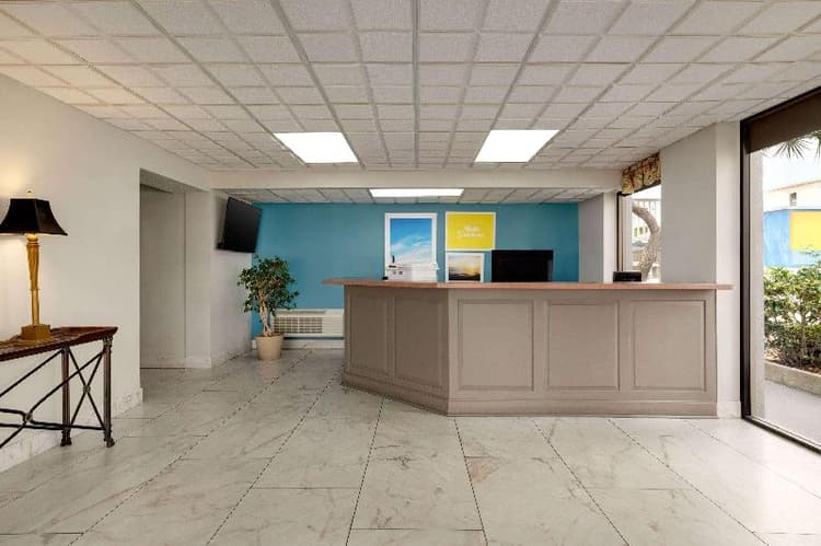 Days Inn by Wyndham Myrtle Beach-Beach Front