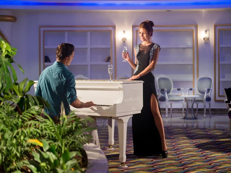 Raymar Hotel