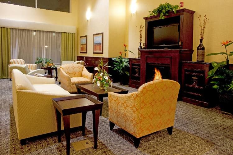 Holiday Inn Express and Suites Chaffee Jacksonvill