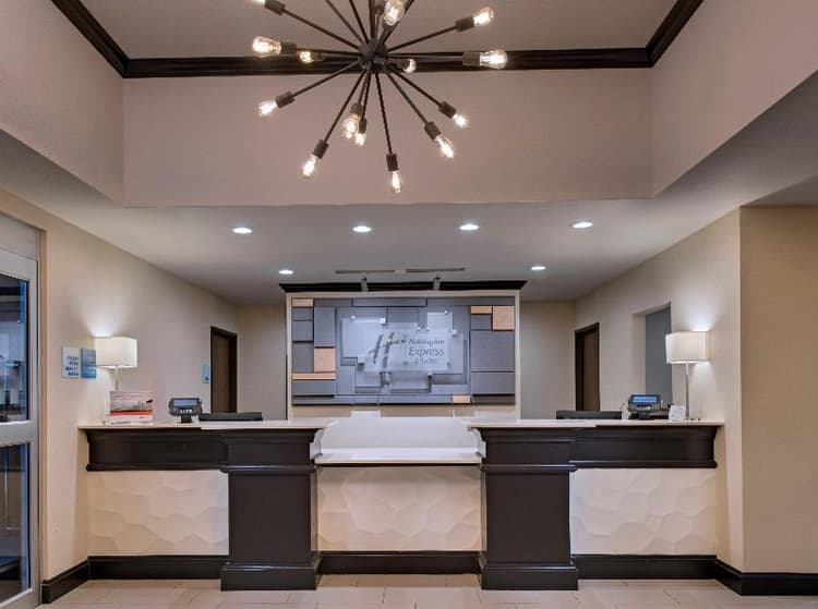 Holiday Inn Express and Suites Austin NW Four Poin