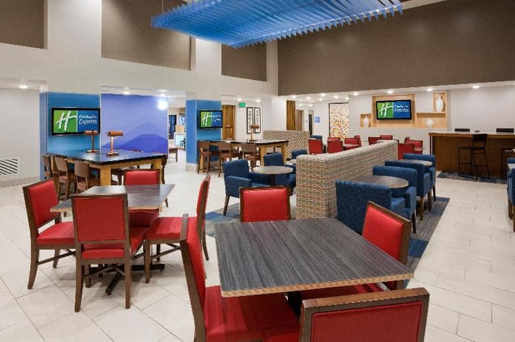 Holiday Inn Express and Suites Minneapolis Golden