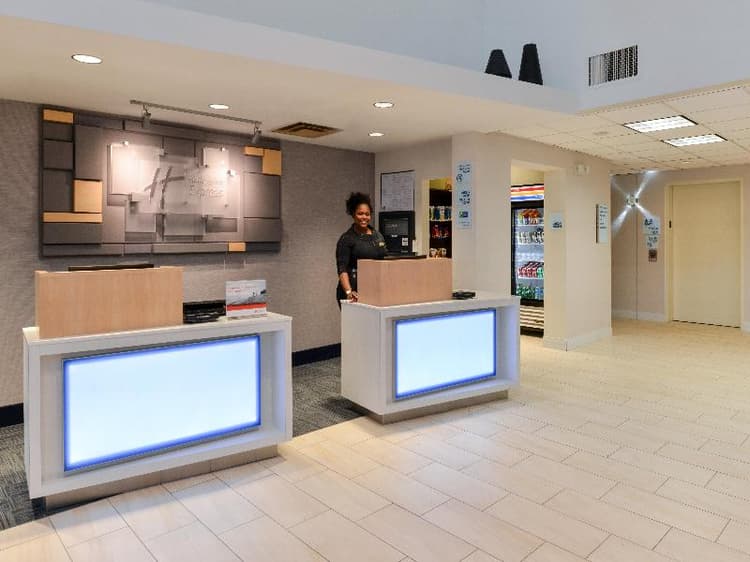 Holiday Inn Express and Suites Raleigh NE Medical