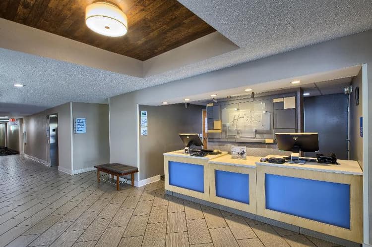 Holiday Inn Express and Suites Raleigh North Wake
