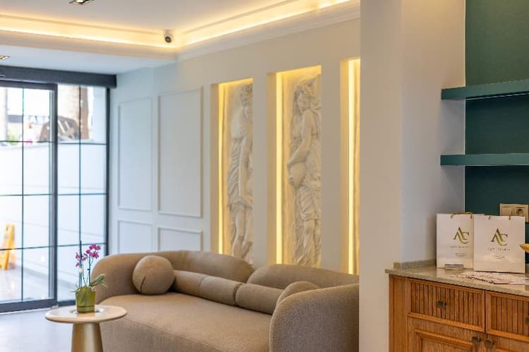 De Manor Boutique Adult Only +16  Age