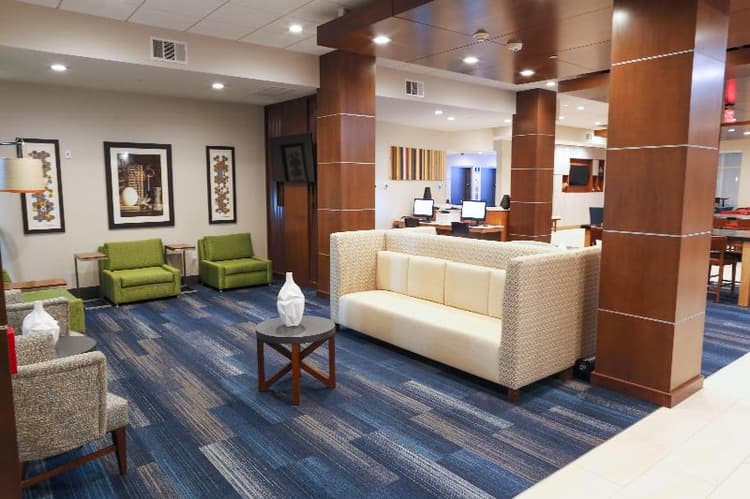 Holiday Inn Express & Suites Houston IAH Beltway 8