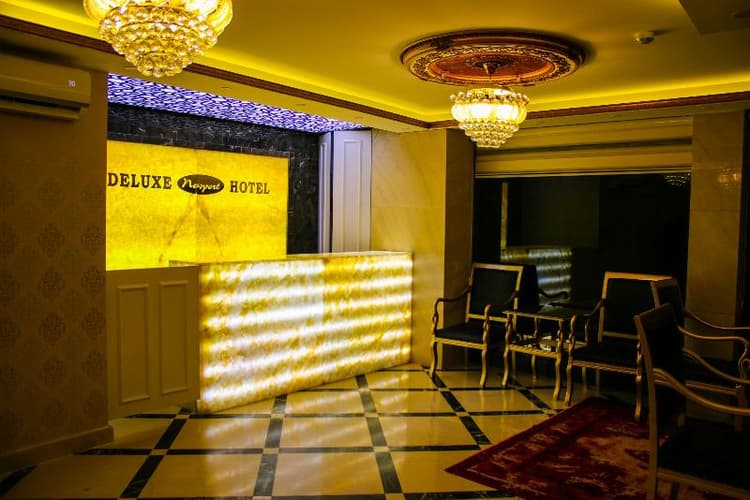 Deluxe Newport Hotel