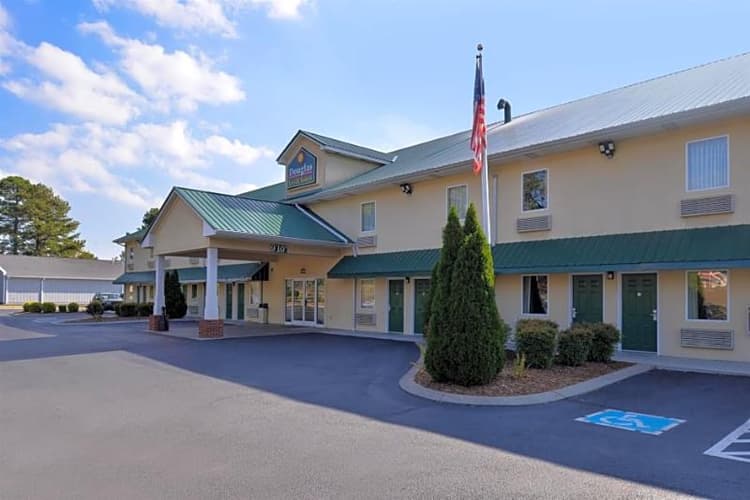 Douglas Inn And Suites