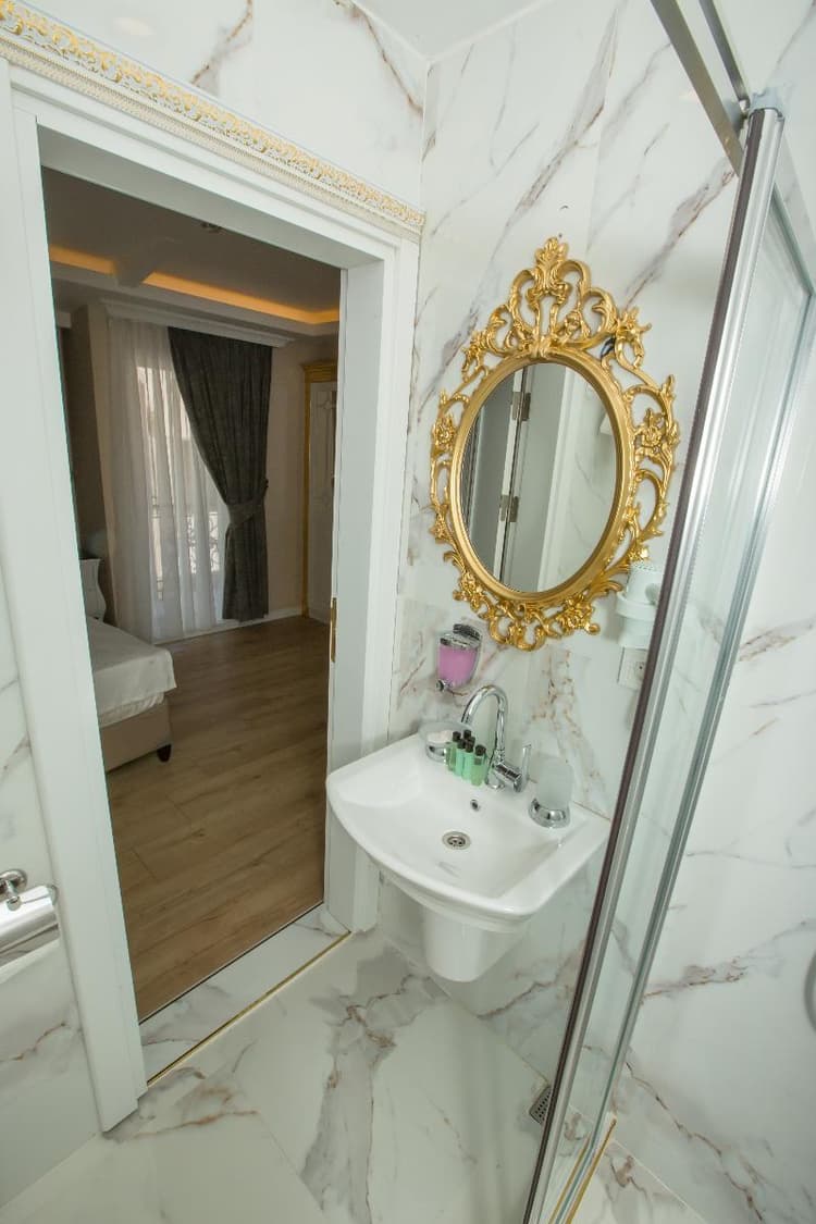 Atlantis Royal Hotel