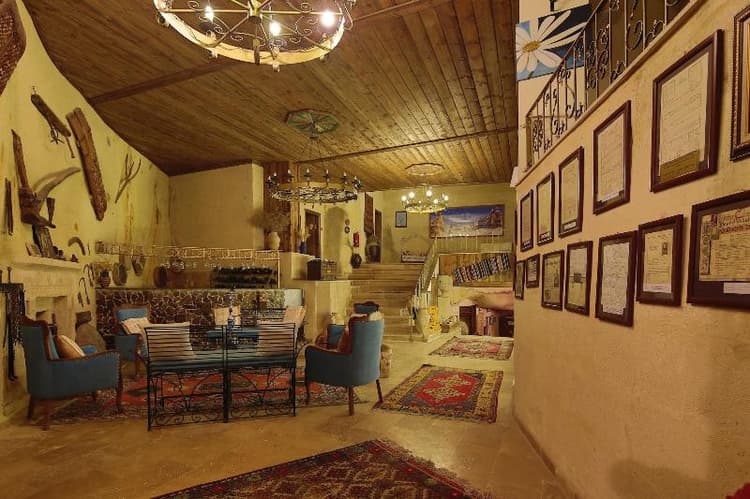 Jerveni Cave Hotel