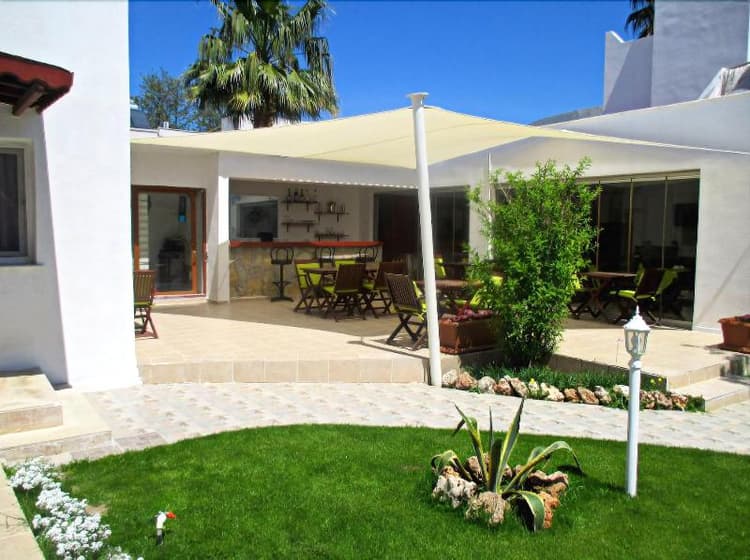 Canna Garden Hotel