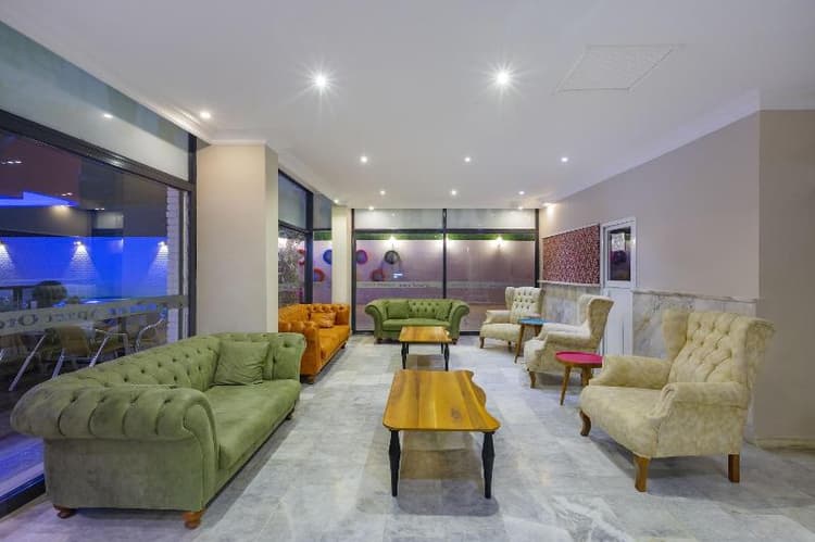 Twin Apart Hotel