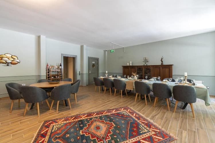 Sunolus Vineyard House