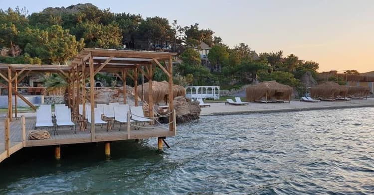 Ivy Sailing Hotel