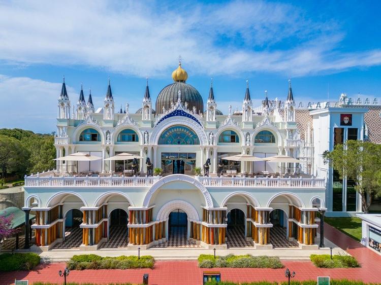 Venezia Palace Deluxe Resort Hotel
