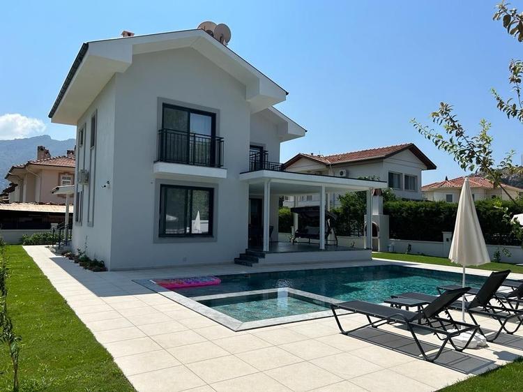 Villa's Tomris