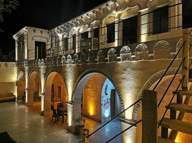 Falcon Cave Suites