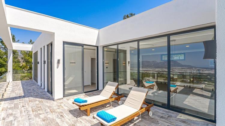 Villa Hunt 2