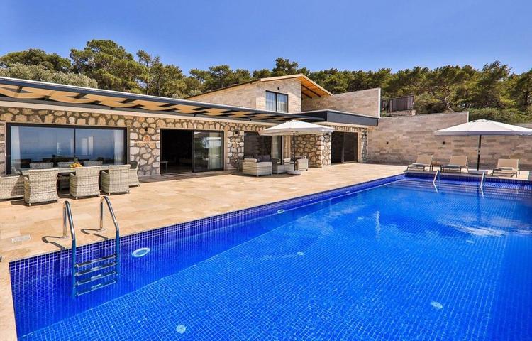 Villa Red Sun
