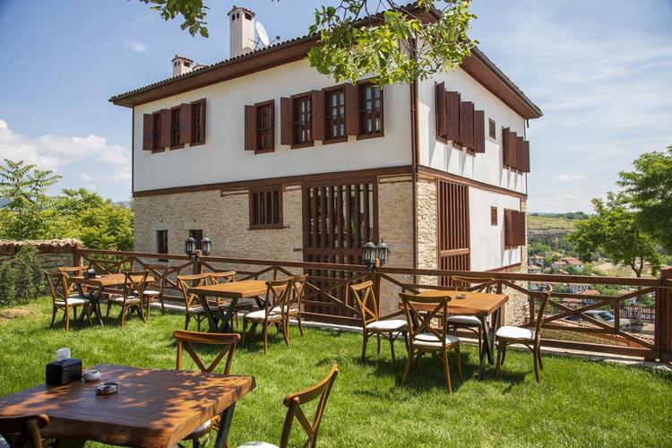 Saffronia 1900  Konak