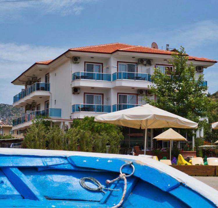 Defne Lorina Otel