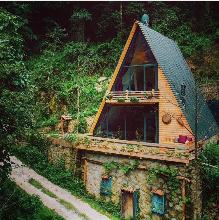 Zayna Bungalov