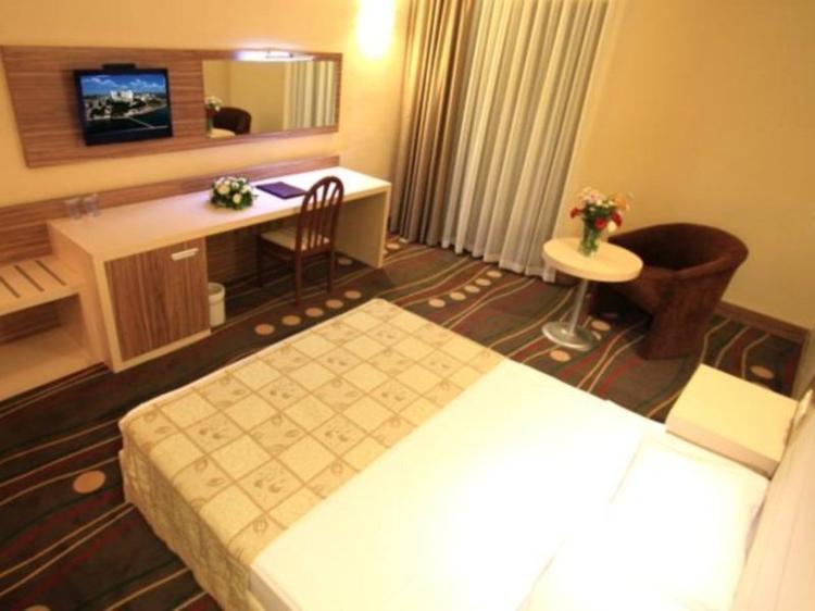 Blue Vista Hill Hotel