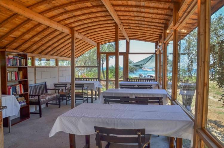 Hotel Oiki Beach Camp